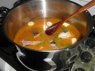 Sopa cremosa de marisco