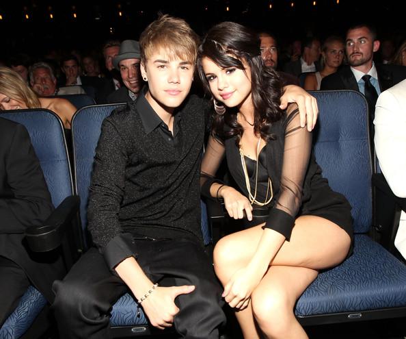 UNA GALA CON MUCHO CORAZÓN & GLAMOUR: THE 2011 ESPY AWARDS Singers Justin Bieber and Selena Gomez attend The 2011 ESPY Awards at Nokia Theatre L.A. Live on July 13, 2011 in Los Angeles, California.