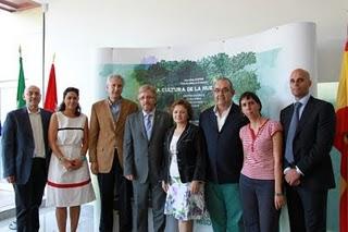 SEMG Y MSD FIRMAN UN ACUERDO PARA FOMENTAR LA FORMACIÓN MÉDICA INTEGRAL ONLINE SEMG Y MSD FIRMAN UN ACUERDO PARA FOMENTAR LA FORMACIÓN MÉDICA INTEGRAL ONLINE