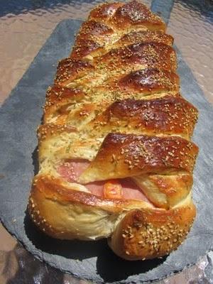 TRENZA RELLENA DE PIZZA