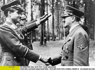 El Führer condecora a los ases de la Luftwaffe Adolf Galland, Herbert Ihlefeld, Walter Oesau y Siegfried Schnell - 18/07/1941. El Führer condecora a los ases de la Luftwaffe Adolf Galland, Herbert Ihlefeld, Walter Oesau y Siegfried Schnell - 18/07/1941.