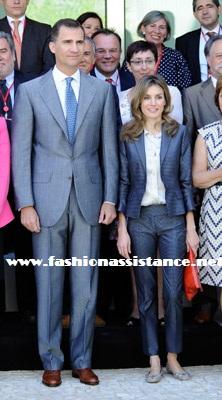 Los Príncipes de Asturias en la reunión de directores del Instituto Cervantes. El look de Dña. Letizia