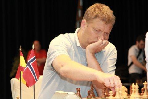 PARTIDA SHIROV - CARUANA 1-0 (Biel 2011) http://www.chessbase.de/2011/biel/2shirov.jpg