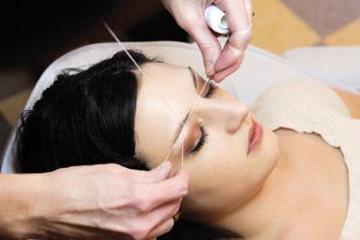 Cejas perfectas con la técnica de threading Cejas perfectas con la técnica de threading