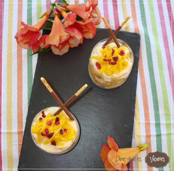 Trifle exótico  {paraguaya, platano y virutas de mango}