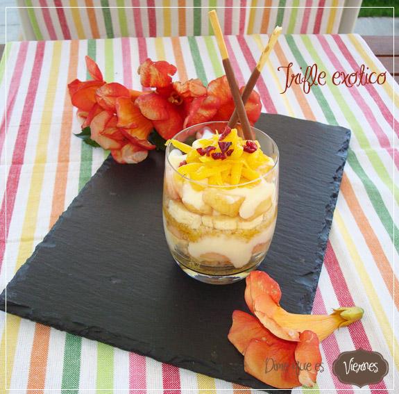 Trifle exótico  {paraguaya, platano y virutas de mango}