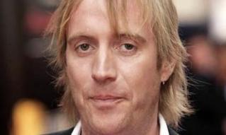 Rhys Ifans no estará en Bond 23