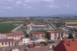 bodega dinastía vivanco visto desde Briones Visita a la Bodega Dinastía Vivanco