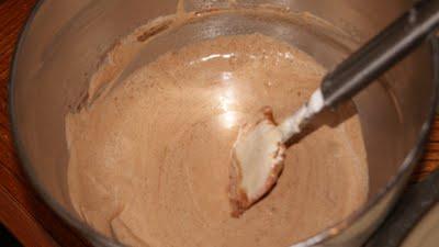 Bizcocho  Marmolado de chocolate,frutos secos confitados, y yogur