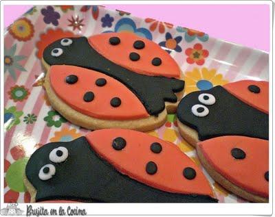 Primeras galletas decoradas... ¡¡Mariquitas!!