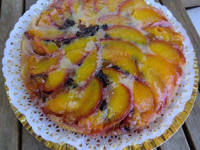 Tarta de nectarinas, kumquats y gotas de chocolate