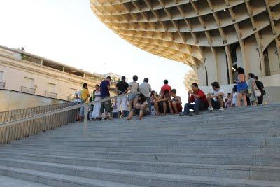 El calor y el verano pueden con la indignación en Sevilla El calor y el verano pueden con la indignación en Sevilla