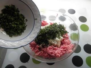 Albóndigas griegas con salsa de yogur Albóndigas griegas con salsa de yogur