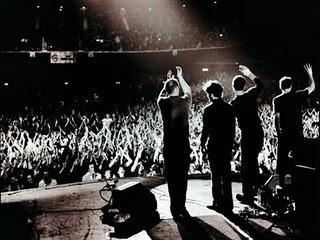 Coldplay entona un fragmento de Coldplay entona un fragmento de