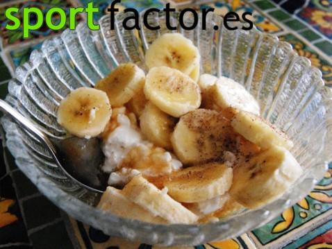 requeson con platano Cinco “snacks” perfectos para después de entrenar