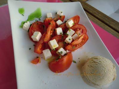 Ensalada de tomate con helado de te verde a la hierbabuena Ensalada de tomate con helado de te verde a la hierbabuena