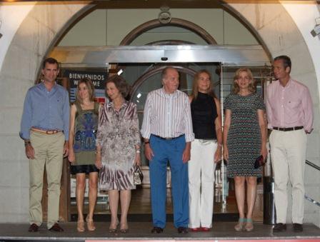 Dña. Letizia luce minivestido en la cena del 30 Aniversario de la Copa del Rey de vela en Palma Dña. Letizia luce minivestido en la cena del 30 Aniversario de la Copa del Rey de vela en Palma