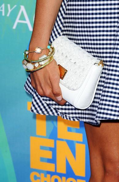 LAS TENDENCIAS, DETALLES Y LOOKS DE LOS TEEN CHOICE AWARDS 2011 Actress Nina Dobrev arrives at the 2011 Teen Choice Awards held at the Gibson Amphitheatre on August 7, 2011 in Universal City, California.