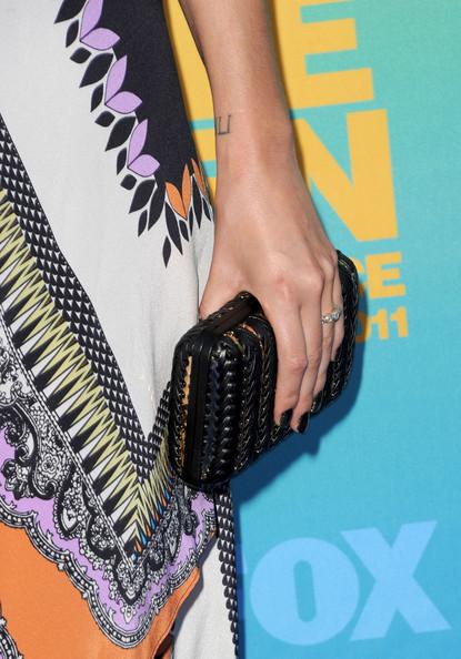 LAS TENDENCIAS, DETALLES Y LOOKS DE LOS TEEN CHOICE AWARDS 2011 Actress Nikki Reed (fashion detail) arrives at the 2011 Teen Choice Awards held at the Gibson Amphitheatre on August 7, 2011 in Universal City, California.