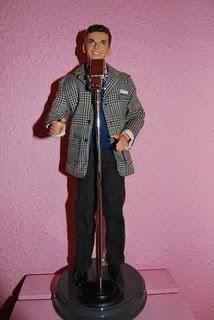 Barbie loves Frank Sinatra