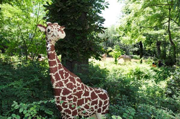 Un zoo con animales de Lego