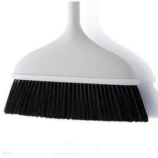 ESCOBA MAGÒ by MAGIS. ESCOBA MAGÒ by MAGIS.