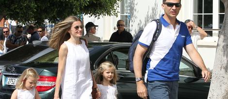 La Infanta Cristina y la Princesa Letizia pasean juntas para acallar los rumores sobre su mala relación La Princesa Letizia y la Infanta Cristina pasean juntas para acallar los rumores sobre su mala relación