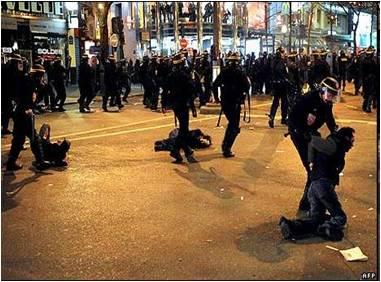 Indignados: mejor no salir a la calle. Trabajemos de otra manera. Disturbios y revueltas es lo que quieren.