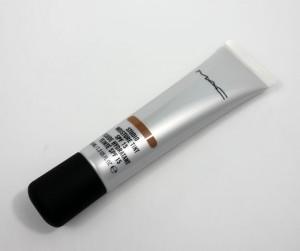 Hidratante con color Studio Moisture Tint de MAC Hidratante con color Studio Moisture Tint de MAC