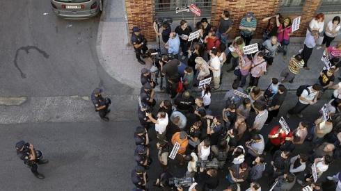 Imagen tomada de un desahucio en Madrid publicada en el periódico ABC