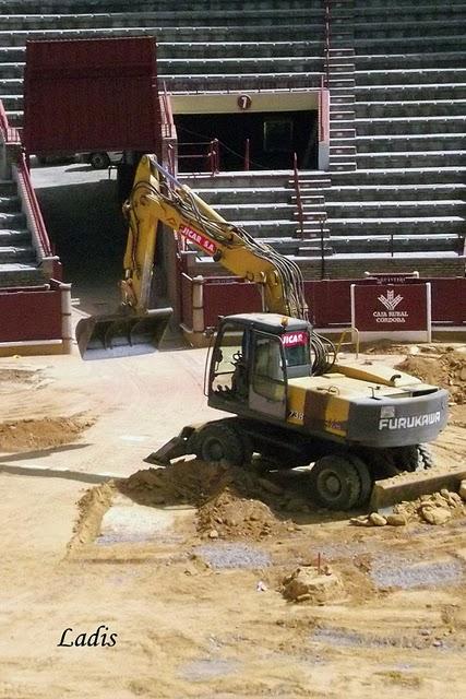 CÓRDOBA: COMENZARON LAS OBRAS DE REBAJE DEL RUEDO DE LOS CALIFAS PARA LAS SEMIFINALES DE LA COPA DAVIS DE TENIS