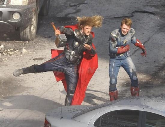 Thor y Capitán América en el set de Los Vengadores
