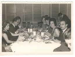 cenando con amigos. cenando con amigos.