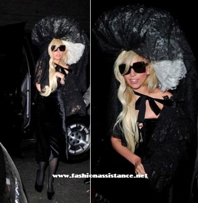 Lady Gaga y su asombrosa mantilla de encaje