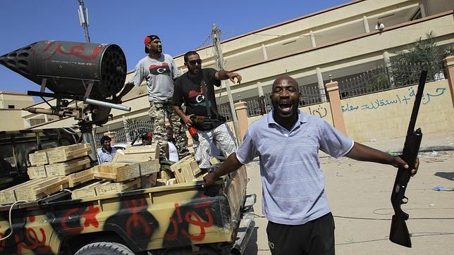 La victoria de los rebeldes libios sobre Gadafi se alarga más de lo previsto