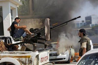 Potencias seguirán apoyando a los opositores armados libios
