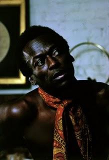 MILES DAVIS Notas y tema on line de MILES DAVIS Notas tema line