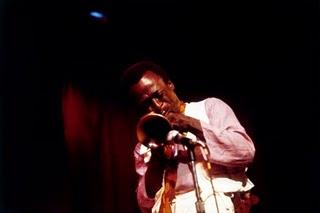 MILES DAVIS Notas y tema on line de MILES DAVIS Notas tema line