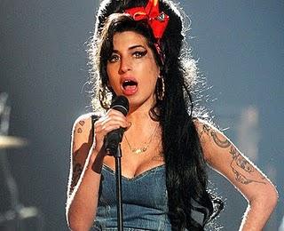 AMY WINEHOUSE, EN EL CEMENTERIO DE LOS INMORTALES AMY WINEHOUSE, EN EL CEMENTERIO DE LOS INMORTALES