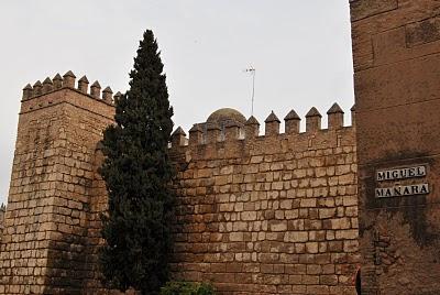 Desde uno de los mejores lugares del mundo, elogio a un gran y literario Hispanista. Desde uno de los mejores lugares del mundo, elogio a un gran y literario Hispanista.