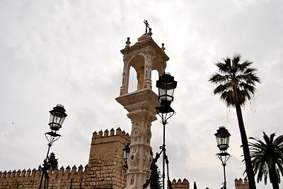 Desde uno de los mejores lugares del mundo, elogio a un gran y literario Hispanista. Desde uno de los mejores lugares del mundo, elogio a un gran y literario Hispanista.