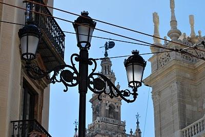 Desde uno de los mejores lugares del mundo, elogio a un gran y literario Hispanista. Desde uno de los mejores lugares del mundo, elogio a un gran y literario Hispanista.