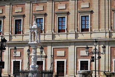 Desde uno de los mejores lugares del mundo, elogio a un gran y literario Hispanista. Desde uno de los mejores lugares del mundo, elogio a un gran y literario Hispanista.