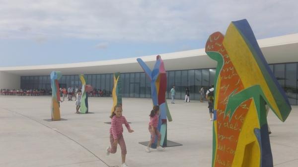 Postcards from Niemeyer