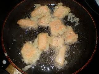 Salmón en tempura con salsa de soja y miel. Salmón en tempura con salsa de soja y miel.