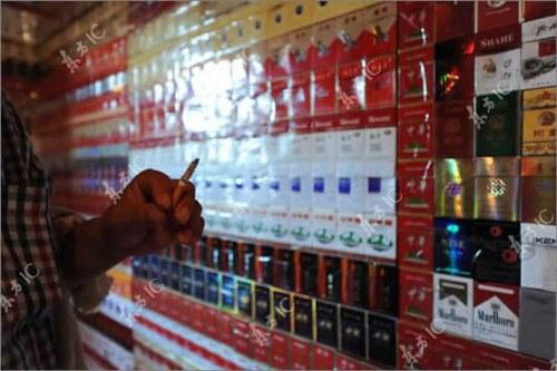 Un coleccionista chino reúne 30.000 paquetes de cigarrillos