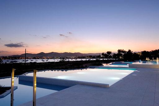A-cero presenta el proyecto finalizado de una piscina para una lujosa urbanización de Ibiza