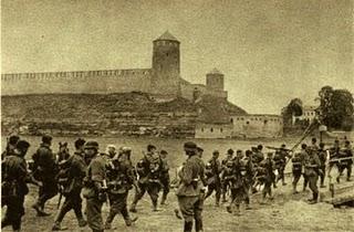 “¡El enemigo está a las puertas!”, proclama la Radio Soviética – 31/08/1941. “¡El enemigo está a las puertas!”, proclama la Radio Soviética – 31/08/1941.