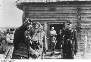 “¡El enemigo está a las puertas!”, proclama la Radio Soviética – 31/08/1941. “¡El enemigo está a las puertas!”, proclama la Radio Soviética – 31/08/1941.