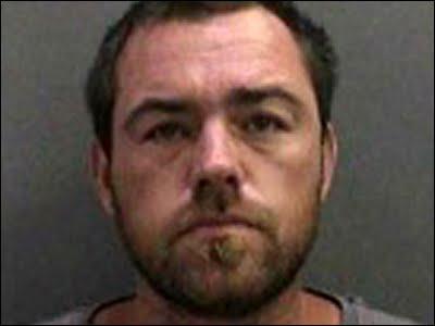 Lanzó a su hijo por la borda de un barco dijo que era juego Lanzó a su hijo por la borda de un barco dijo que era juego